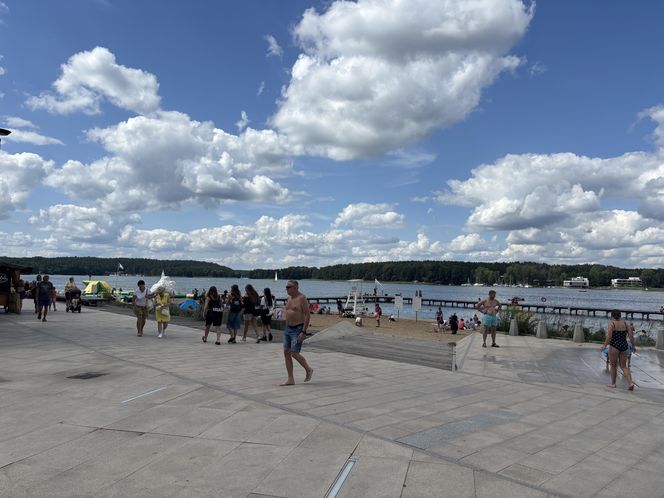 Wakacyjny patrol Eska Summer City na olsztyńskiej Plaży Miejskiej