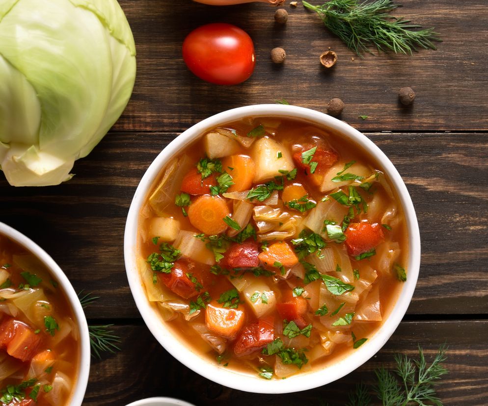 Zupa z kapusty białej z pomidorami - zdrowa i dietetyczna 