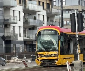 Zderzenie dwóch tramwajów w Warszawie. Wiele osób rannych