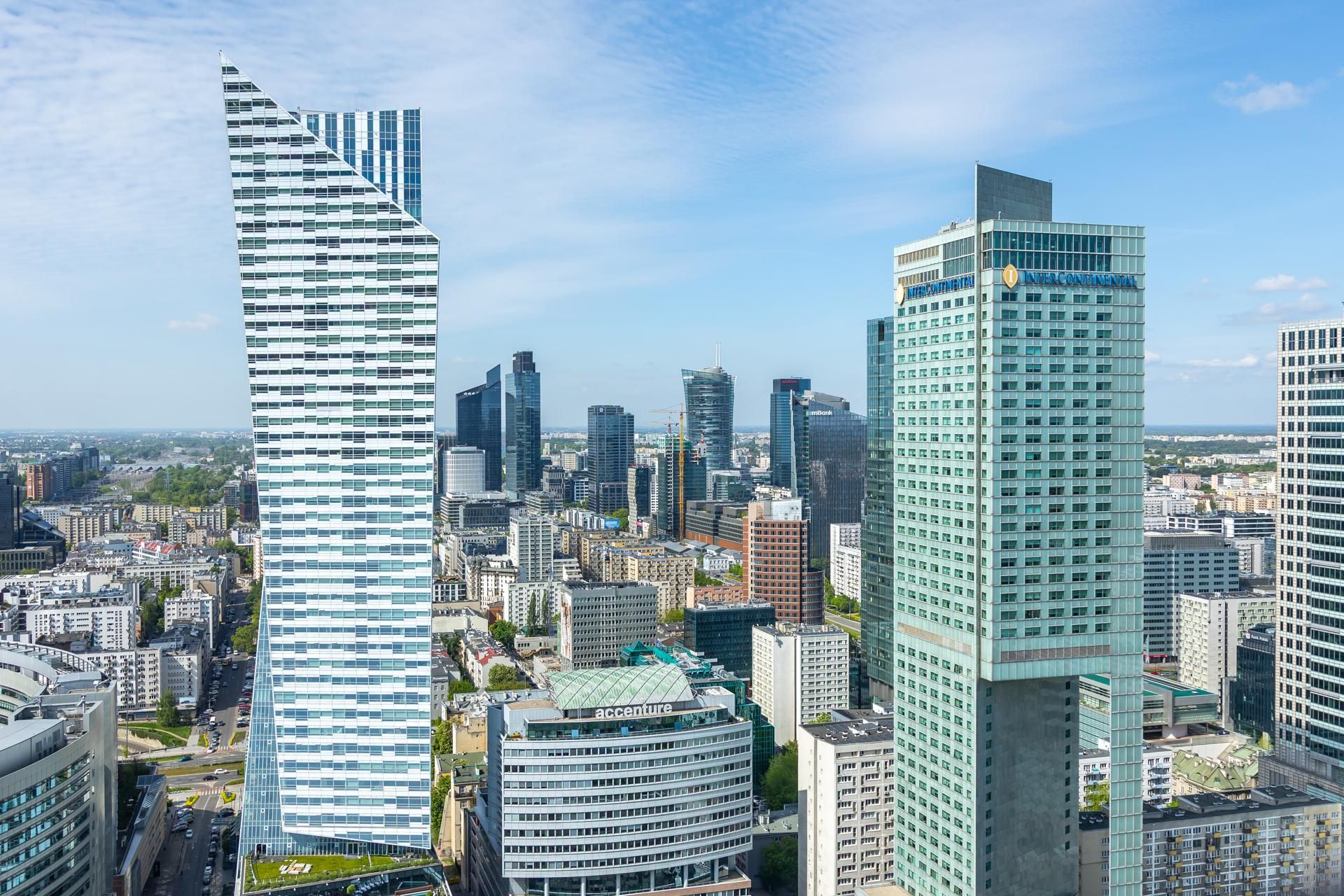 Skyline Warszawy z drona, maj 2025