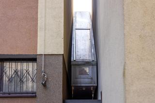 To najwęższy dom na świecie - zdjęcia. Dom Kereta stoi w Warszawie, ma jedynie 152 cm szerokości