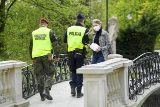 Gwiazda Przyjaciółek w parku bez maseczki. Wszystko przez głód