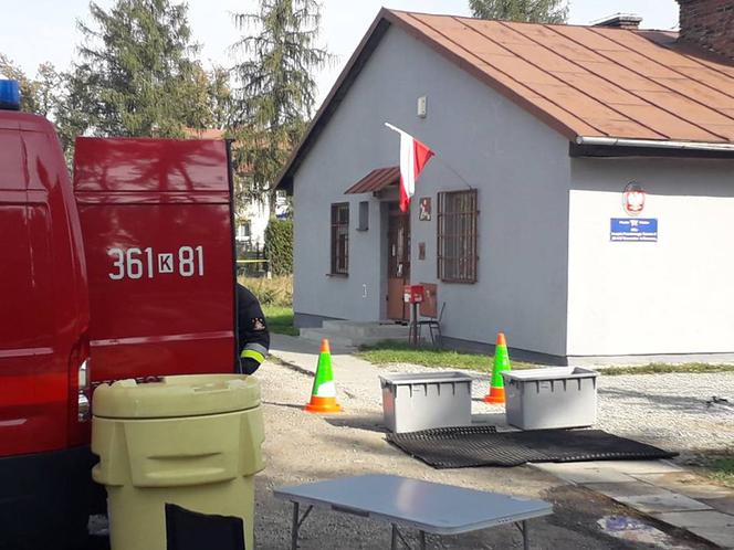 Małopolska: Ewakuacja poczty w Tarnowcu. Znaleziono koperty z nieznaną substancją