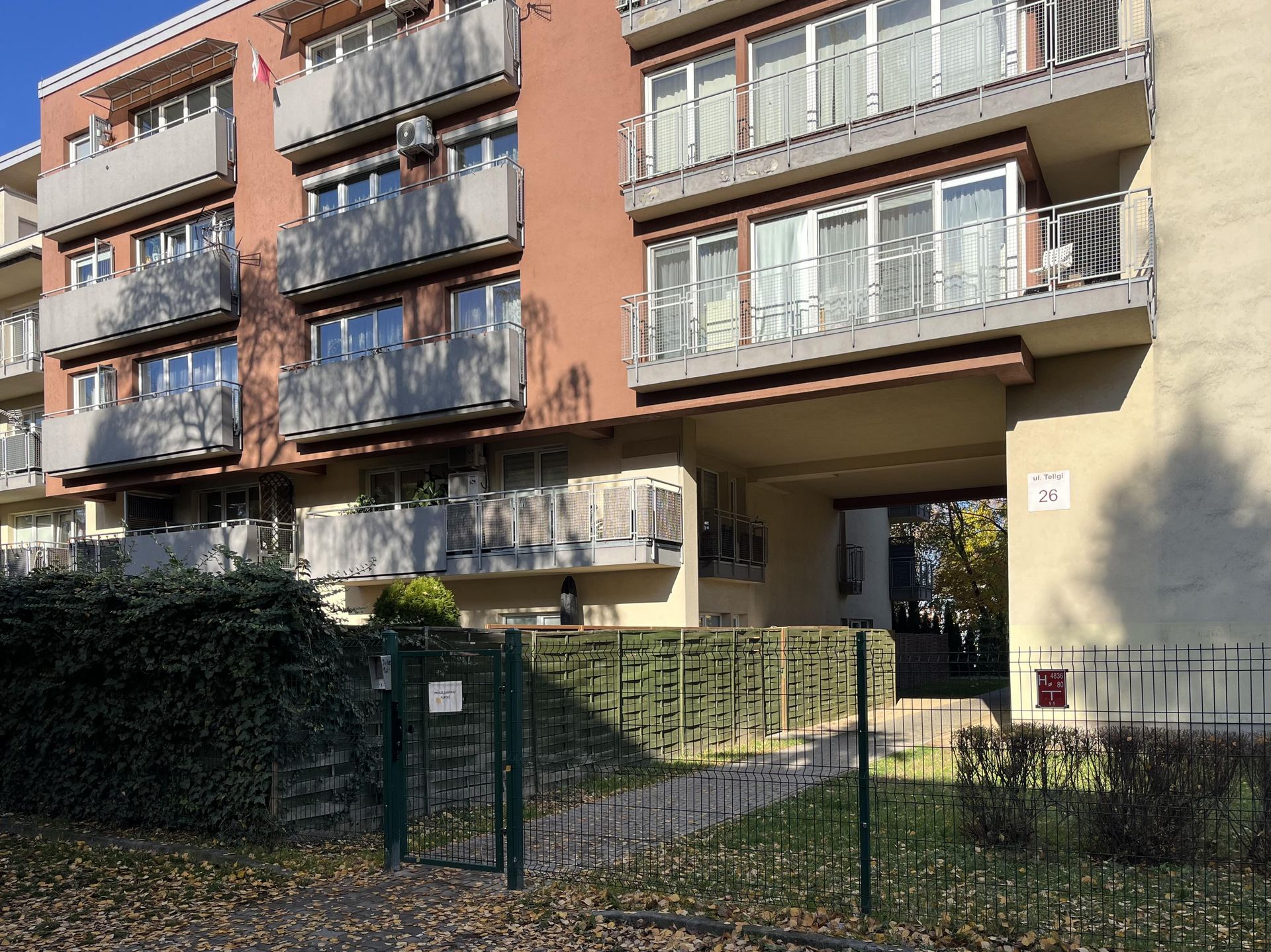 Teligi 26 w Krakowie. Blok z ukrytym balkonem