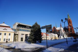 Choinka stanęła w centrum Białegostoku. 12-metrowa atrakcja gotowa na Boże Narodzenie