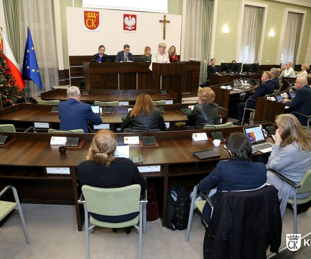 Rada Miasta Kielce przyjęła budżet na 2024 rok. Większość wstrzymała się od głosu, dużo słów krytyki wobec prezydenta