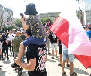 Protest przeciwko imigrantom.Tysiące kibiciów na ulicach Katowic