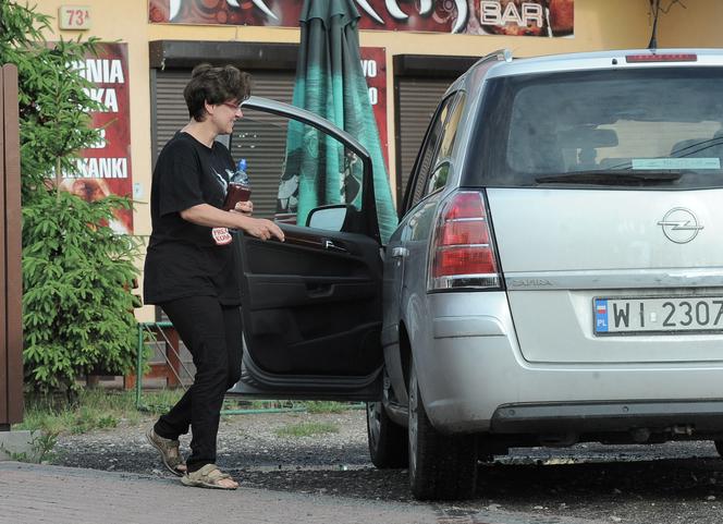 Wozili ją służbową limuzyną, a wzięła jeszcze 18 tys. na paliwo