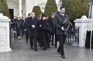 Bożena Walter w żałobnej czerni po śmierci męża. Tak wyglądali z Mariuszem Walterem