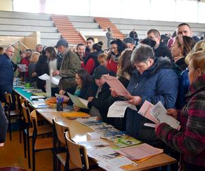 Regionalne Targi Pracy w Starachowicach odwiedziło ponad 500 osób 