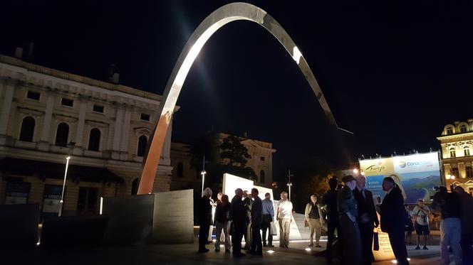 Nocne odsłonięcie pomnika pułkownika Kuklińskiego [ZDJĘCIA]