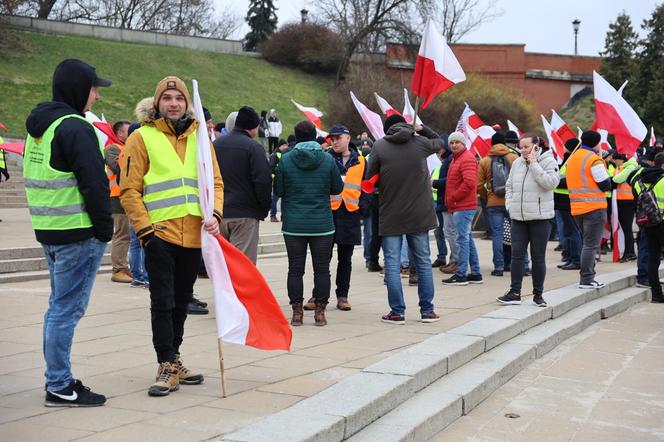 Protest rolników 20 marca w Lublinie. Przeszli ulicami miasta pod LUW