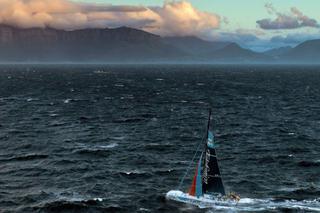 Volvo Ocean Race 2011: Mocny początek