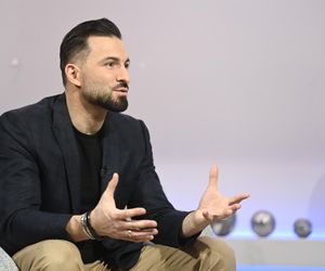 Dwupoziomowy apartament, pokój gier, marmur na ścianie. Tak mieszka Rafał Maślak 