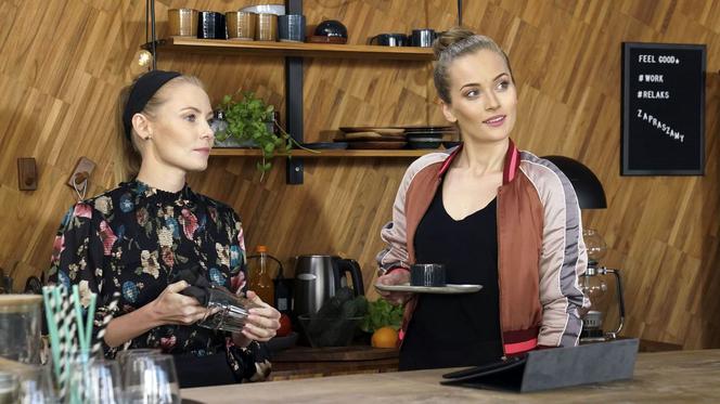 Barwy szczęścia, odc. 2223. Dominika (Karolina Chapko), Renata (Anna Mrozowska)