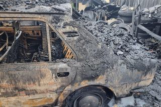 „Nasz majątek poszedł z dymem”. Kolekcja zabytkowych pojazdów spłonęła w kilka chwil