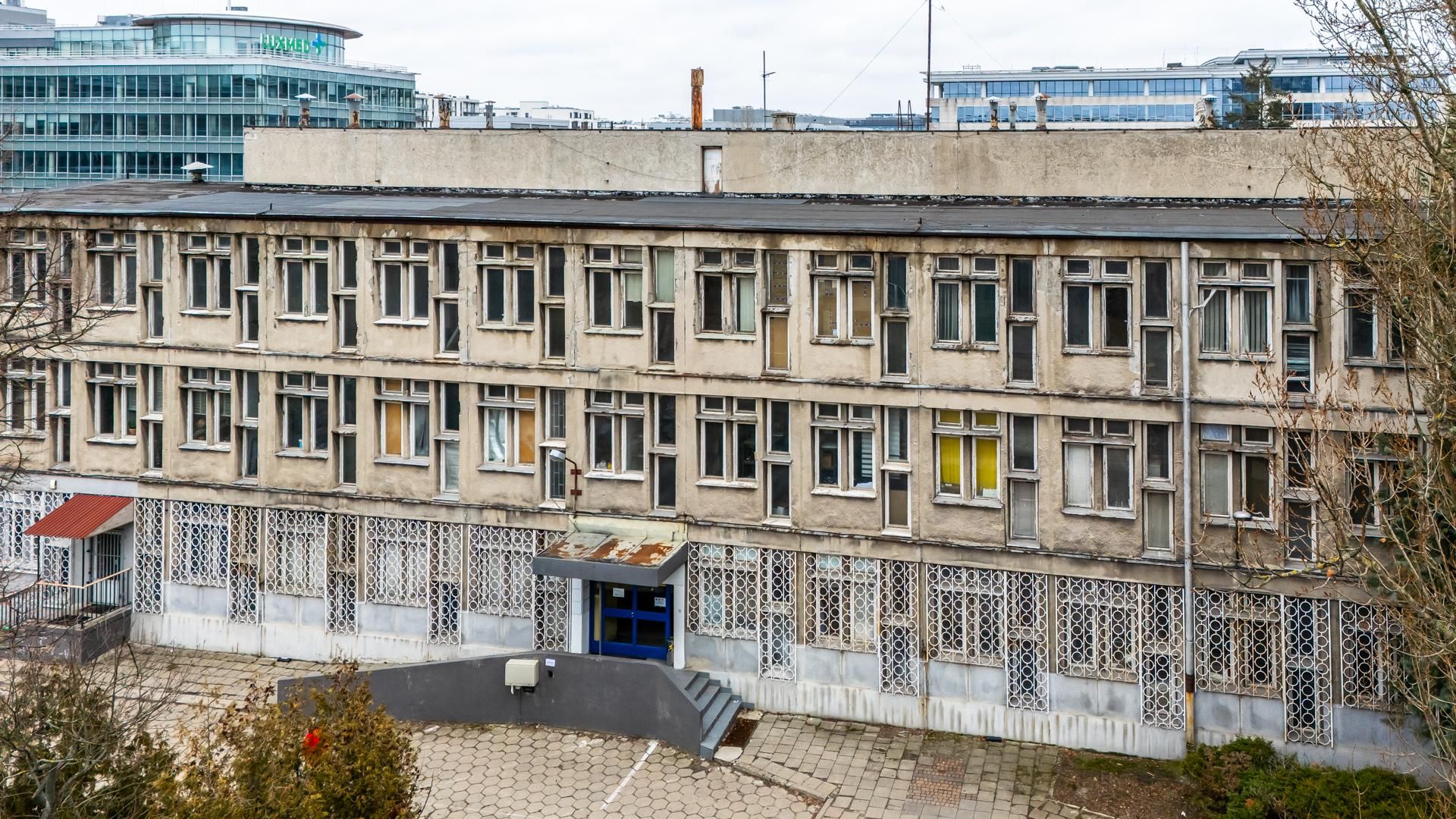 Zabytkowa hala na Suwak 4 w Warszawie