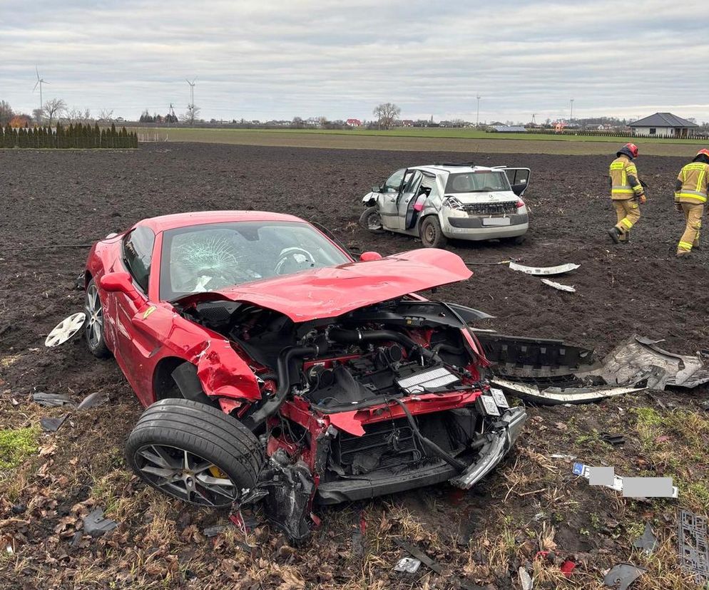 Wypadek w Radziejowie. Piękne Ferrari rozbite, 19-latek ukarany