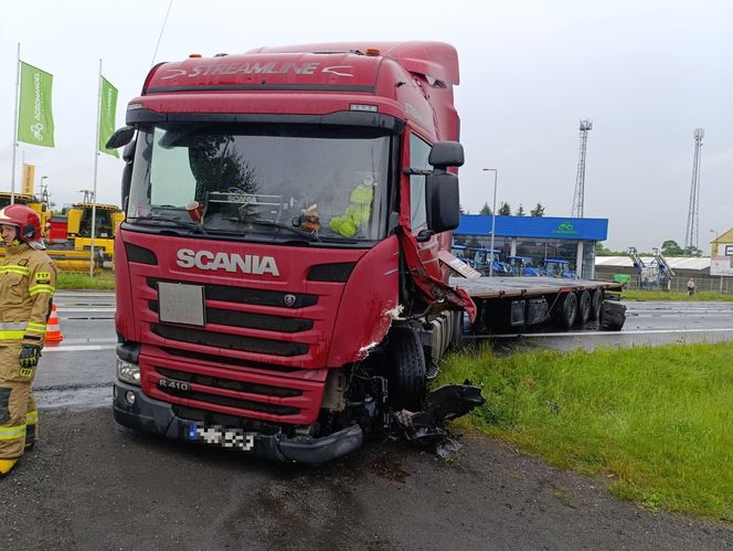 Wypadek na DW 309 koło Leszna. Zderzyły się dwa samochody