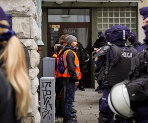 Incydent na Marszu Niepodległości w Warszawie. Aktywiści zablokowali trasę