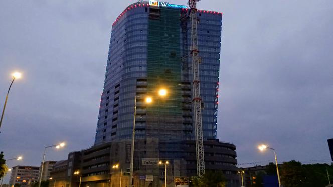 Próby iluminacji Hanza Tower
