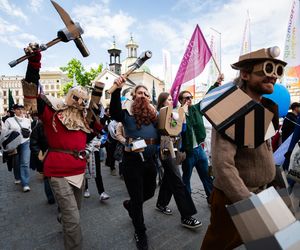 Korowód studentów podczas juwenaliów 2025 w Krakowie