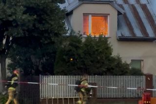 Mężczyzna z maczetą terroryzował rodzinę i podpalił dom. Nowe fakty