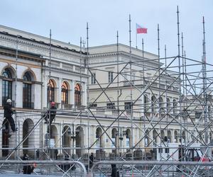 Finał WOŚP 2023. Budowa sceny w Warszawie