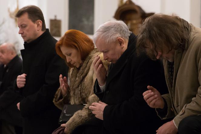 CAŁY PIS MODLI SIĘ ZA MAMĘ PREZESA