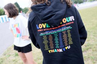 Harry Styles w Polsce - tak wyglądał plac przed stadionem na kilkanaście godzin przed koncertem.