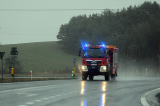 Tragiczny pożar, w akcji pięć wozów strażackich. Niestety, nie żyje dwoje emerytów