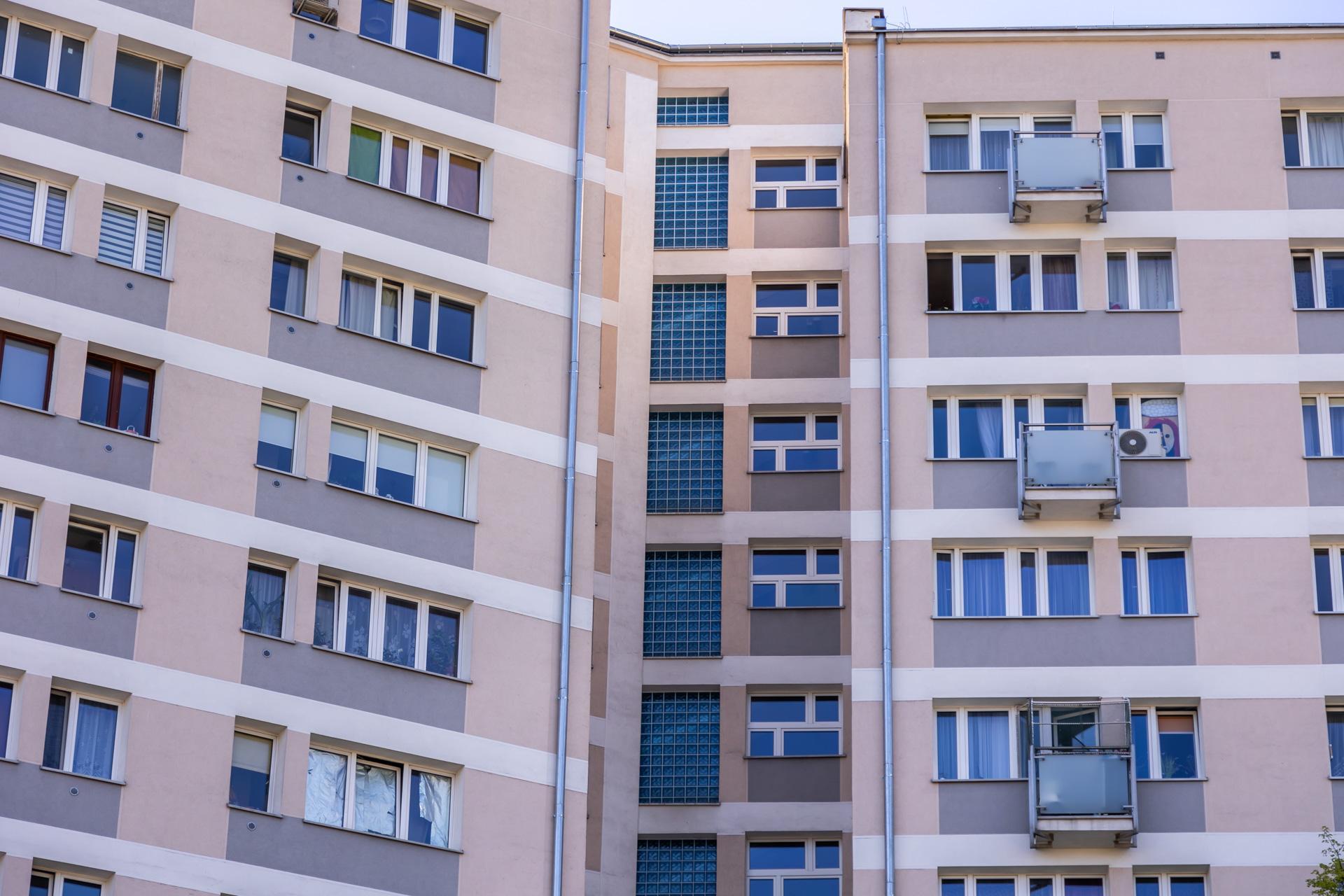 Blok Igrek - zdjęcia. To on jako pierwszy był największym blokiem w mieście