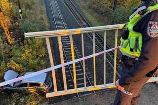 Jelenia Góra. 18-latka kierująca oplem spadła z wiaduktu