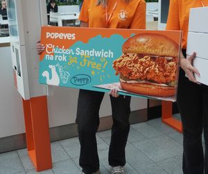 Tłumy na otwarciu Popeyes w Olsztynie. Rekordzista czekał w kolejce ponad 20 godzin