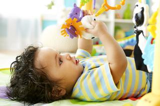 ZABAWA Z NIEMOWLAKIEM - jak bawić się z niemowlakiem, by stymulować jego rozwój?