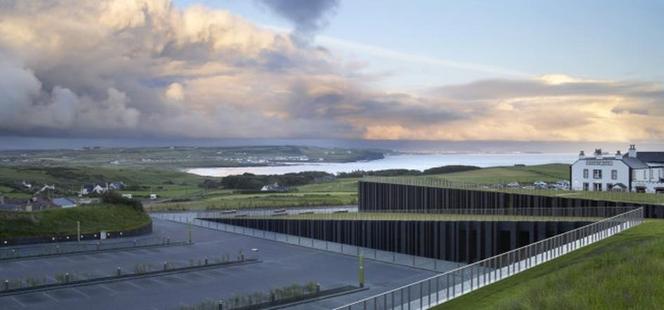 Kandydat do nagrody RIBA 2013 - Giant's Causeway Visitor Centre - centrum obsługi ruchu turystycznego Grobla Olbrzyma. Fot. www.hparc.com