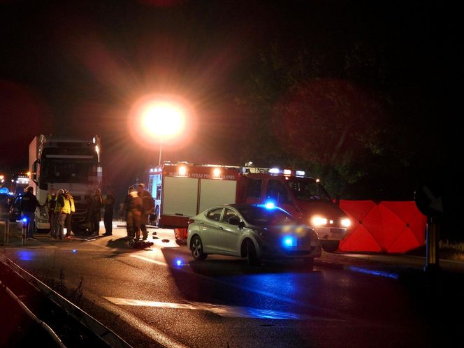 Błonie. Wjechali hulajnogą elektryczną prosto pod tira. Nie mieli szans, zaginęli na miejscu