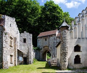 To najpiękniejszy taki pałac w Małopolsce. Jego historia wiąże się z mistyfikacją