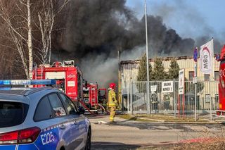 Ogromny pożar pod Zieloną Górą! Płonie hala firmy DBW. Jest pilny apel do mieszkańców