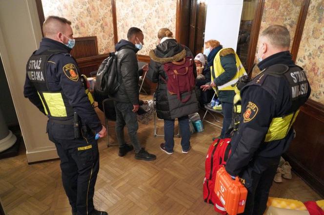 Straż miejska pomaga uchodźcom z Ukrainy