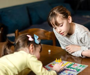 Dlaczego rywalizacja wzmacnia więzi bardziej niż współpraca?