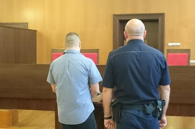 Ruszył proces w sprawie pobicia mężczyzny przed dyskoteką w centrum Wrocławia