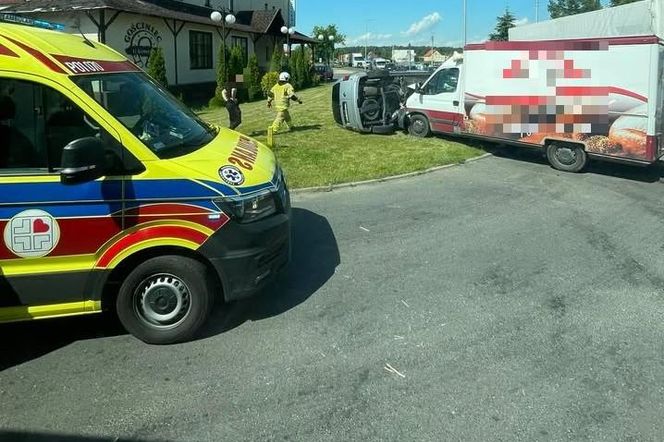 Zablokowana DK 12 w Kąkolewie koło Leszna. Po kolizji z udziałem dwóch samochodów