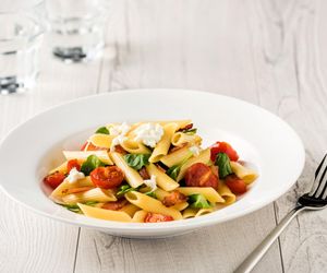 Pyszny makaron z jednego garnka. Wystarczy zaledwie kilka składników