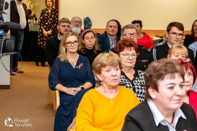 „Niech połączy nas hymn” - piękna, kolorowa premiera w siedzibie Starostwa Powiatowego