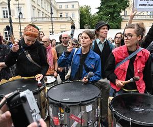 Protest studentów pod bramą Uniwersytetu Warszawskiego 