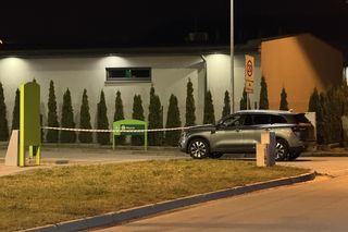 Ukradł bmw i napadł na stację benzynową w Mościskach. Obława za sprawcą