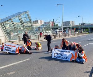 Ostatnie Pokolenie blokuje kolejny most w Warszawie