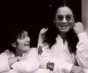 Miłość, która przetrwała piekło. Historia Ozzy’ego i Sharon Osbourne – toksyczna, szalona i prawdziwa