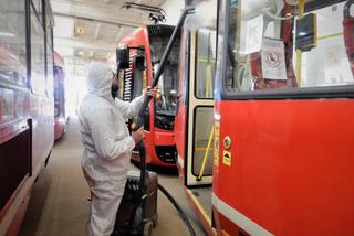 PARĄ W WIRUSA! Tramwaje Śląskie wytoczyły ZABÓJCZĄ broń przeciwko zarazie [ZDJĘCIA]